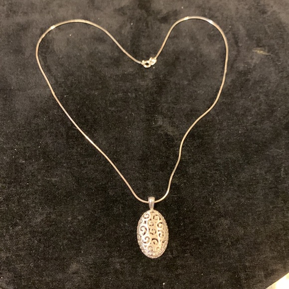 18 Karat White Gold Abstract Pendant and Chain - Picture 6 of 15